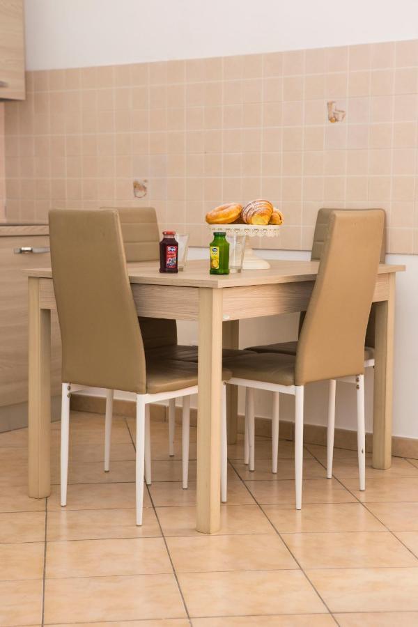 Airport House Apartment เนเปิลส์ ภายนอก รูปภาพ