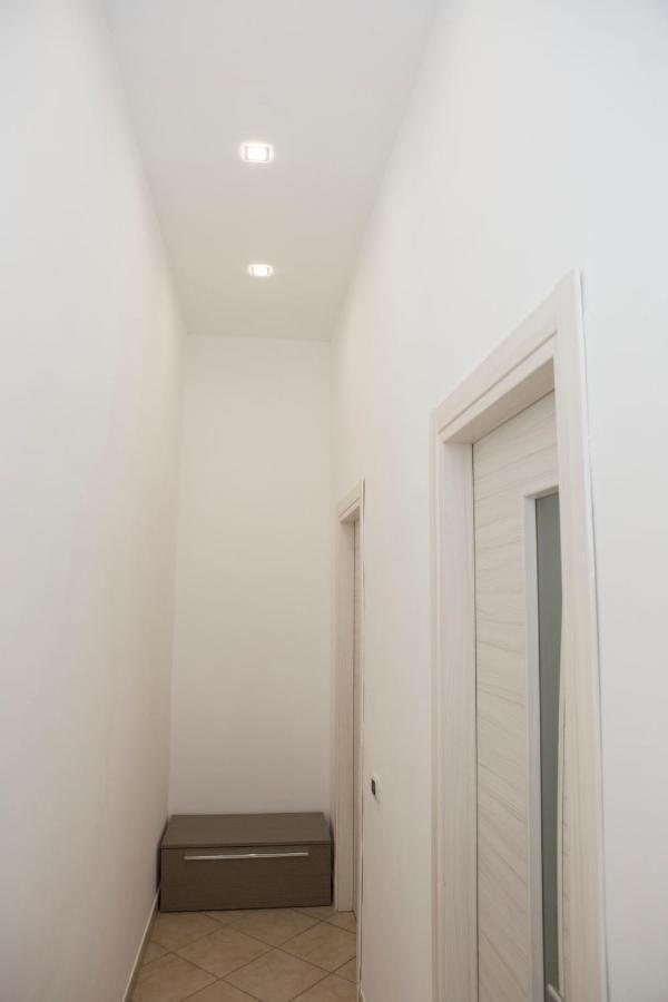 Airport House Apartment เนเปิลส์ ภายนอก รูปภาพ